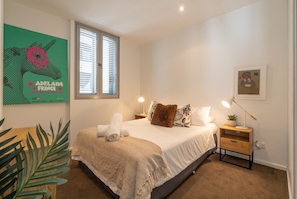 2 bedrooms, desk, iron/ironing board, WiFi