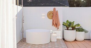 Spa - The Chester - 2BR Chic House with Outdoor Tub (Glenelg South)