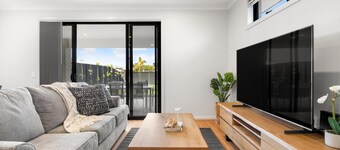 Paradise Point - 4BR Relaxing Coastal Retreat