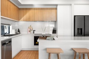 Private kitchen - Paradise Palms – 4BR Coastal Escape (Aldinga Beach)