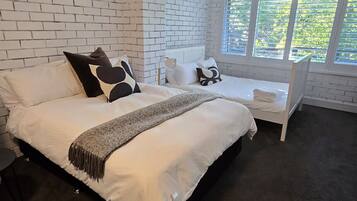 4 bedrooms, iron/ironing board, free WiFi, bed sheets