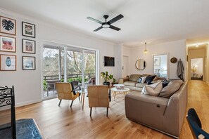 TV, fireplace - Carawatha on The Range - Unique Farm Stay (Basket Range)