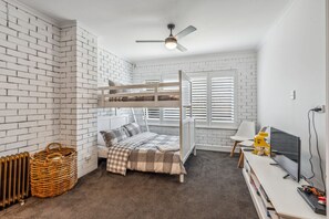 4 bedrooms, iron/ironing board, free WiFi, bed sheets