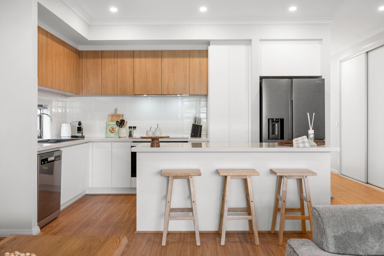 冷蔵庫、電子レンジ、オーブン、コンロ