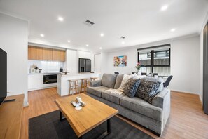 Smart TV - Twin Paradise - 8BR Paradise Point & Palms (Aldinga Beach)