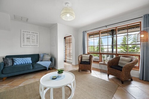 Sapphire by the Sea - Beach Family Modern