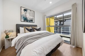 3 habitaciones, tabla de planchar con plancha, wifi y ropa de cama 