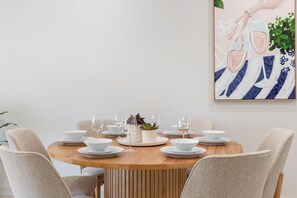 Dining - Vera—Chic Coastal Living close to Everything (Glenelg)