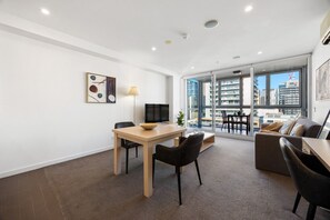 TV - The Balfours Haven - 1BR CBD with Wifi, Parking (Adelaide)