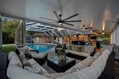 Jupiter Gem- Heated Pool and Outdoor Oasis w/Kitchen