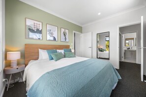 3 bedrooms, desk, iron/ironing board, WiFi