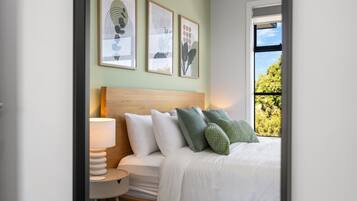 3 bedrooms, desk, iron/ironing board, WiFi