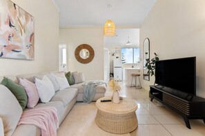 TV - Pad Off Pier - 2BR, Wifi (Glenelg)