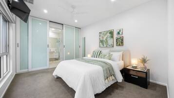 4 quartos, escrivaninha, ferros/tábuas de passar roupa, Wi-Fi