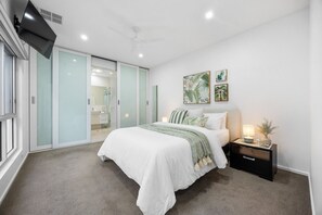 4 bedrooms, desk, iron/ironing board, WiFi