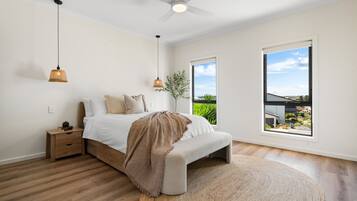 4 bedrooms, desk, iron/ironing board, WiFi