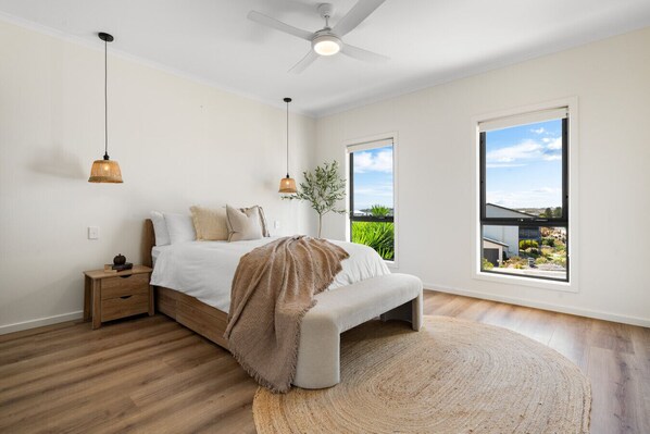 4 bedrooms, desk, iron/ironing board, WiFi