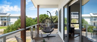The Sandbar Stay - Seaside Escape w/ Modern Comfort