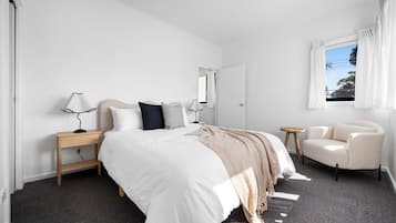 3 bedrooms, iron/ironing board, free WiFi, bed sheets