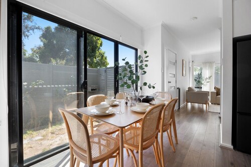 The Oak Grove - Dedicated Workspace, WiFi, Parking