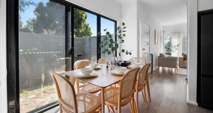 The Oak Grove - Dedicated Workspace, WiFi, Parking