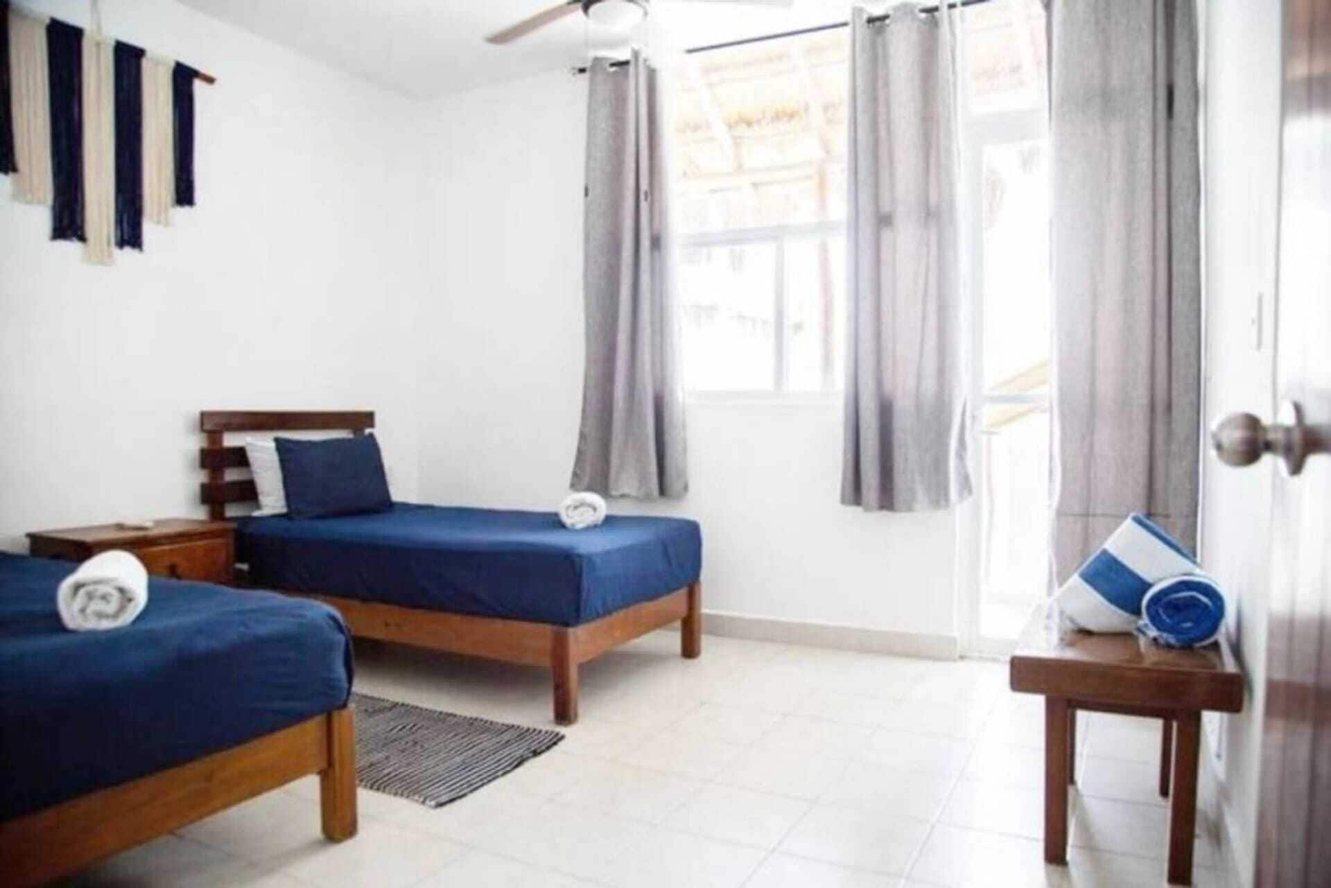 2 quartos, escrivaninha, Wi-Fi de cortesia, roupa de cama