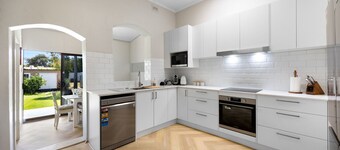 Hamptons Bungalow @ Semaphore - 3BR, Parking, BBQ