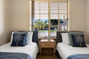 3 chambres, fer et planche à repasser, draps fournis