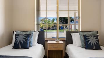 3 bedrooms, iron/ironing board, bed sheets