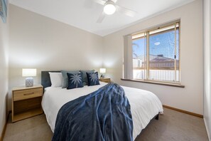 3 bedrooms, iron/ironing board, bed sheets