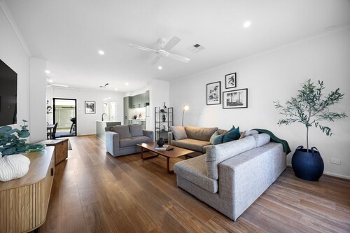 Olive Lane - Boutique Escape & Serene Farmland Views
