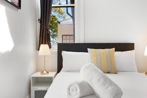 2 室のベッドルーム、アイロン / アイロン台、WiFi、ベッドシーツ