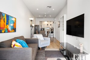 TV - Lume Outlook - Dedicated Workspace, Wi-FI, Parking (Hyde Park)