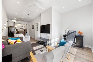 TV - Lume Outlook - Dedicated Workspace, Wi-FI, Parking (Hyde Park)