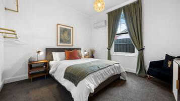 1 dormitori, planxa i posts de planxar i wifi