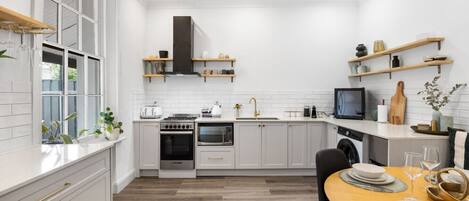 電子レンジ、オーブン、コンロ、トースター