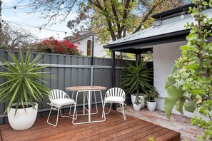 Terrace/patio - Velvet Cottage—Couple’s City Escape w/ Courtyard (Adelaide)