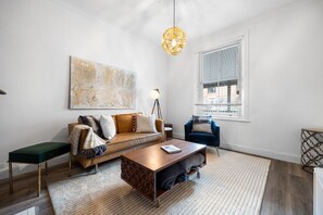 TV - Velvet Cottage—Couple’s City Escape w/ Courtyard (Adelaide)