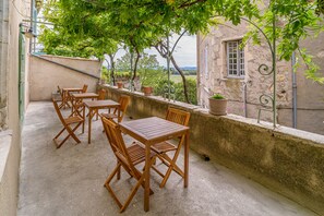 Romantic Double or Twin Room, Ensuite, Valley View (4 étoiles) | Terrace/patio