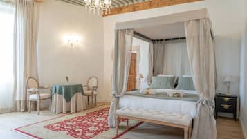 Romantic Double or Twin Room, Ensuite, Valley View (4 étoiles) | Iron/ironing board, free WiFi