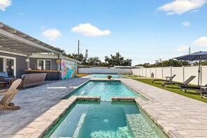 A heated pool - 4 BR, Heated Pool/Hot Tub, Close to IMG and Beach (Bradenton)