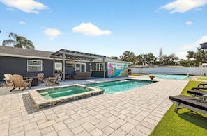 A heated pool - 4 BR, Heated Pool/Hot Tub, Close to IMG and Beach (Bradenton)