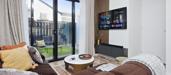 Quiet Suburban Escape Near Shops & Dining