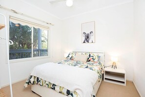 3 slaapkamers, een strijkplank/strijkijzer, wifi, beddengoed