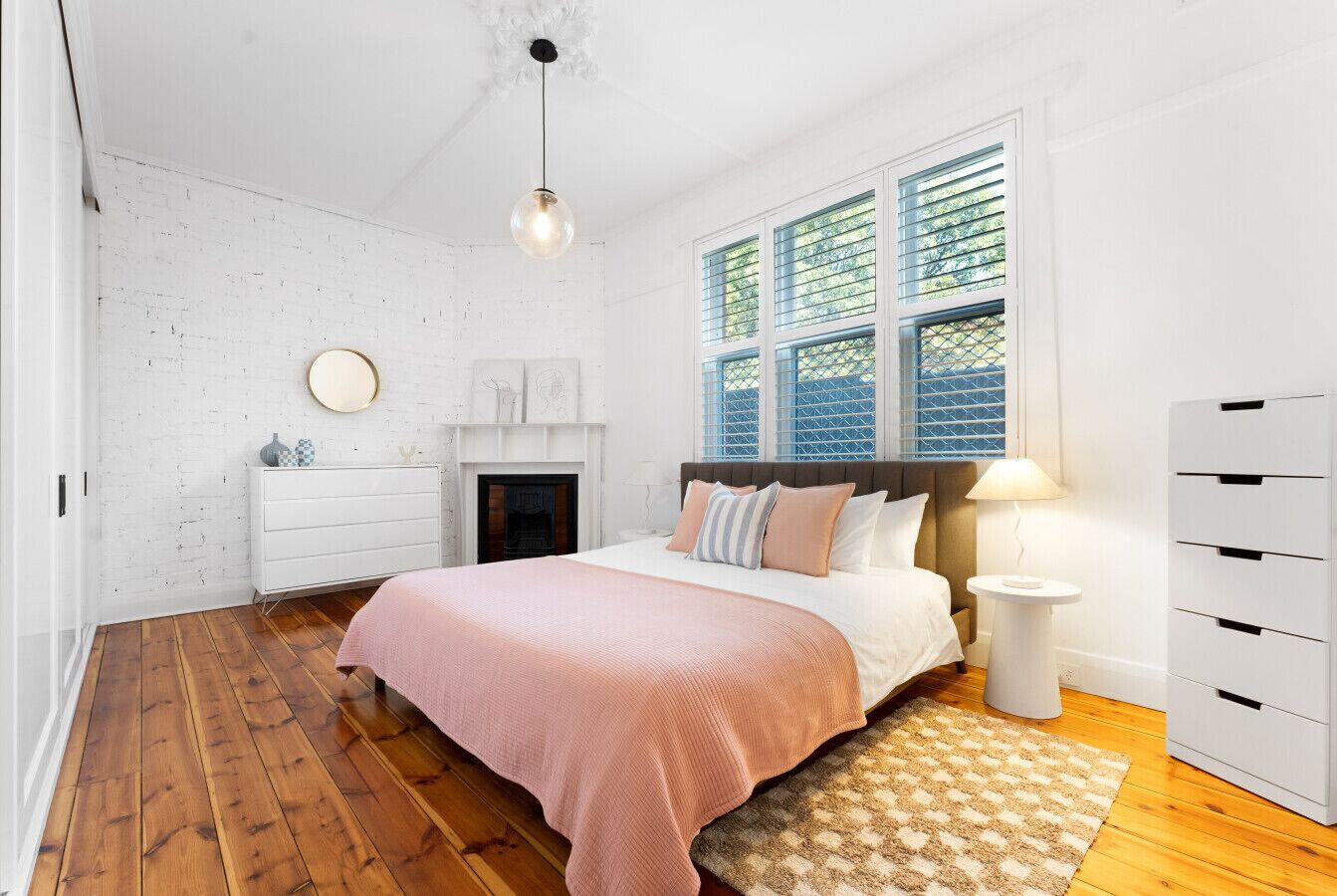 Desk, iron/ironing board, WiFi, bed sheets