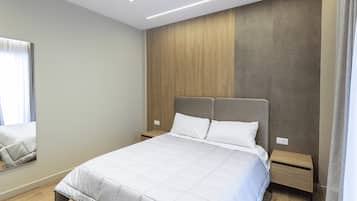 Schreibtisch, laptopgeeigneter Arbeitsplatz, kostenloses WLAN