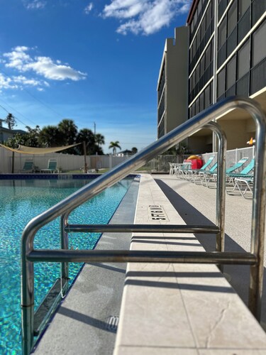 Charming 2-bedroom condo on Fort Myers Beach