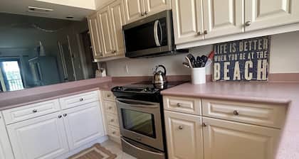 Charming 2-bedroom condo on Fort Myers Beach