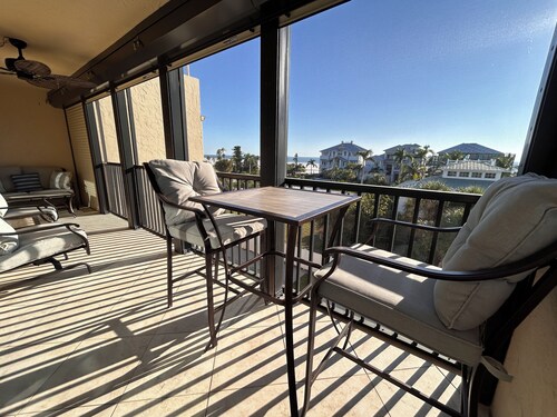 Charming 2-bedroom condo on Fort Myers Beach