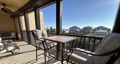 Charming 2-bedroom condo on Fort Myers Beach